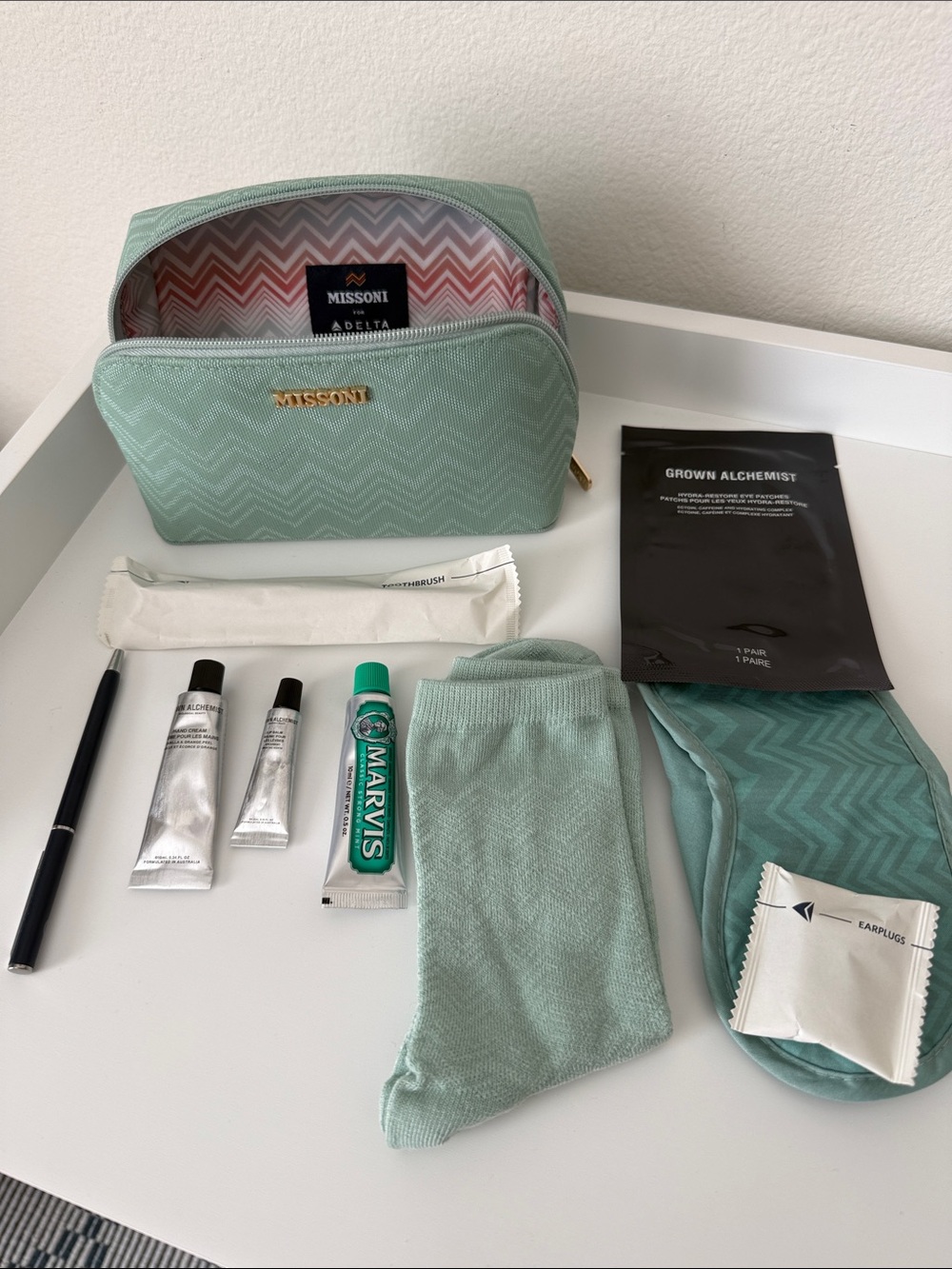 10 piece Delta One Amenity Kit- New